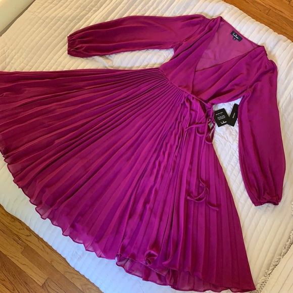 Lulu’s Pink Midi dress - Picture 2 of 5